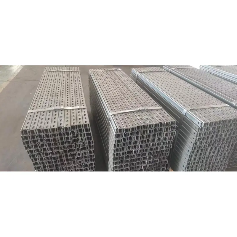Structure en acier avec revêtement zinc-aluminium-magnésium